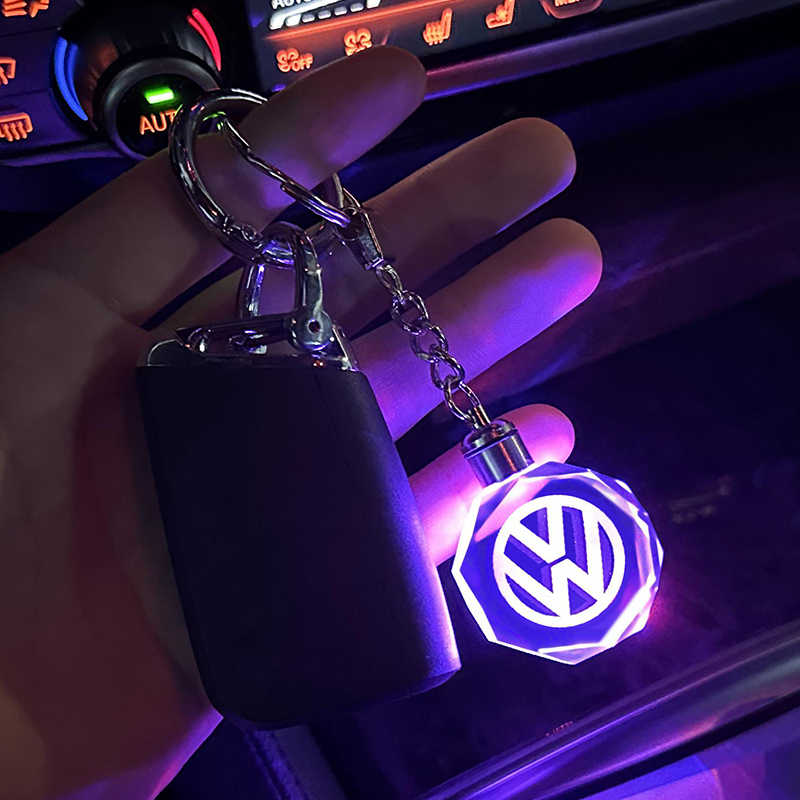 Breloc cu logo auto 3D din cristal